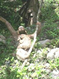Mommy sloth and baby